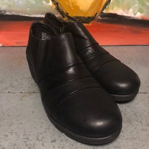 Signature by Aerosoles Leather Bootie Shoes size 9